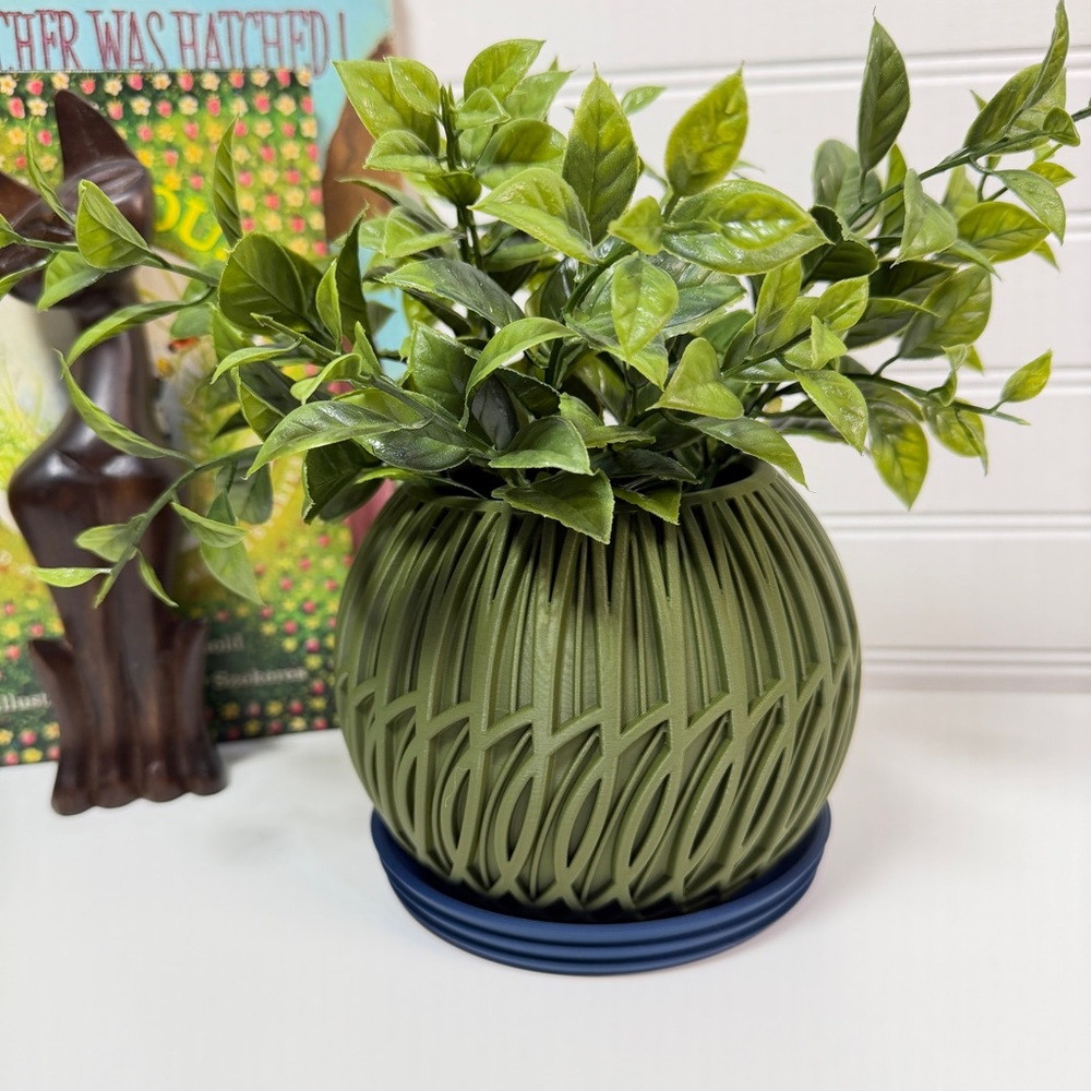 The Zyra Planter, Indoor Flower Pot, Tabletop Planter, Ribbed Lattice Pattern